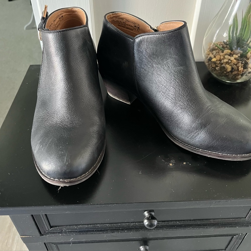 Vionic Black Leather Booties Sz 7.5